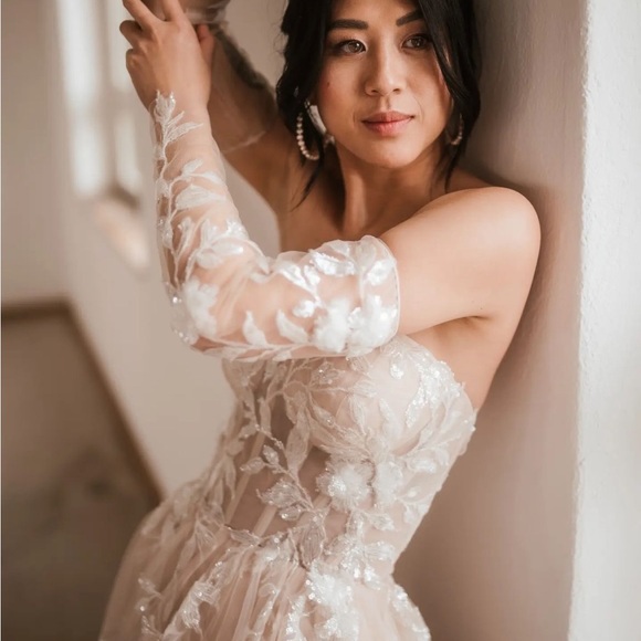 BRAND NEW, NEVER WORN, UNALTERED Watters WToo “Austin” wedding gown - Picture 9 of 15